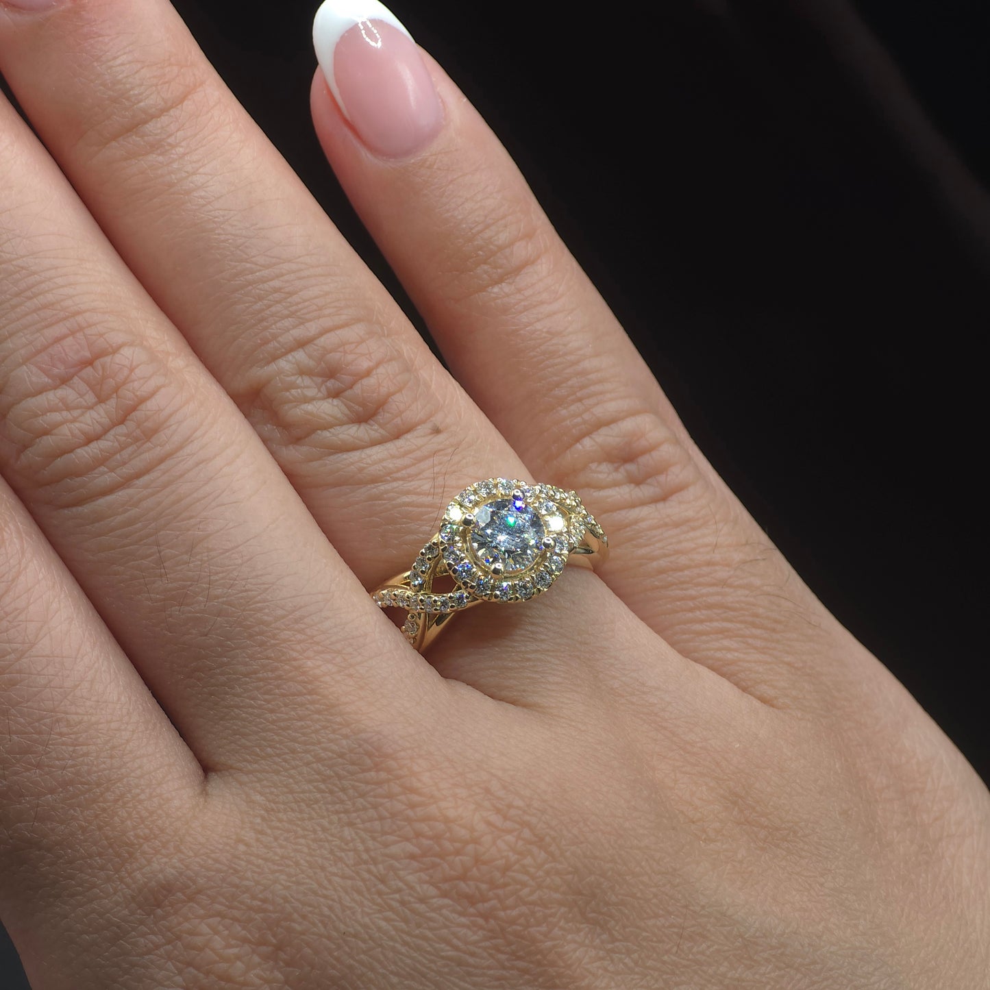 Round Halo Engagement Ring with Lab-Grown Diamond